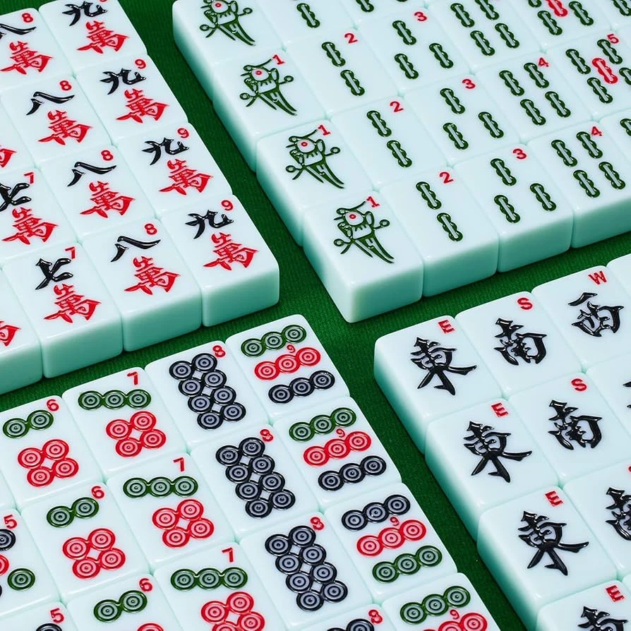 加拿大2.8传统麻将牌面特写，展现精美的牌面设计